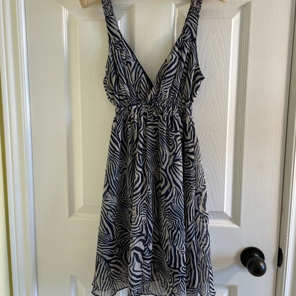 Patterned sundress 💙🌻 - Picture 3 of 3